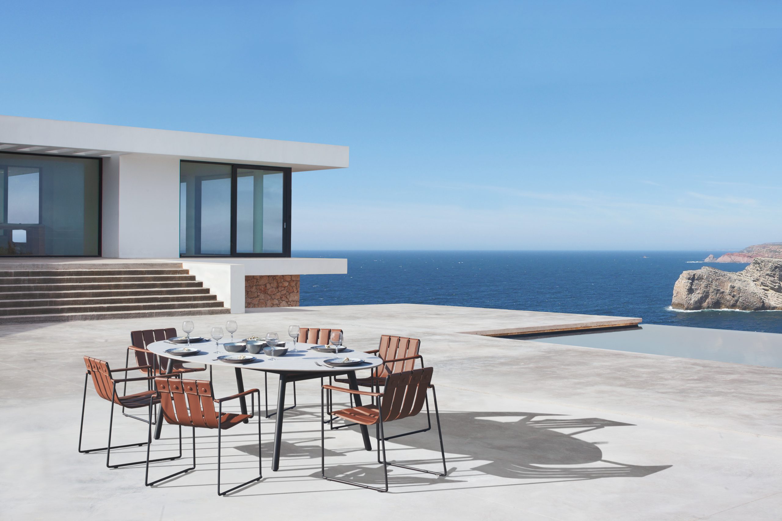 Gartenmöbel Garnitur mit Royal Botania Tisch und Stuhl Strappy für Terrasse, Balkon und Garten
