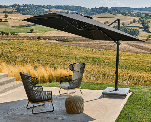 Weishäupl Sonnenschirm und Sessel auf Sonnenterrasse