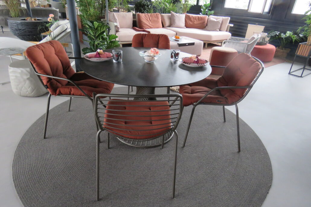 Fischer Claris Tisch inkl. 4 Stühle Fischer Claris Tisch inkl. 4 Stühle