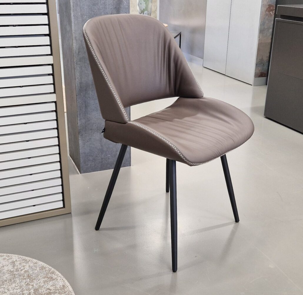 1000073242 Willisau Capri Stuhl