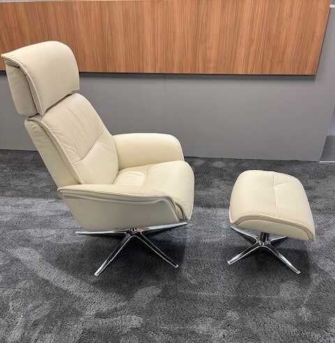 Relaxsessel mit Hocker